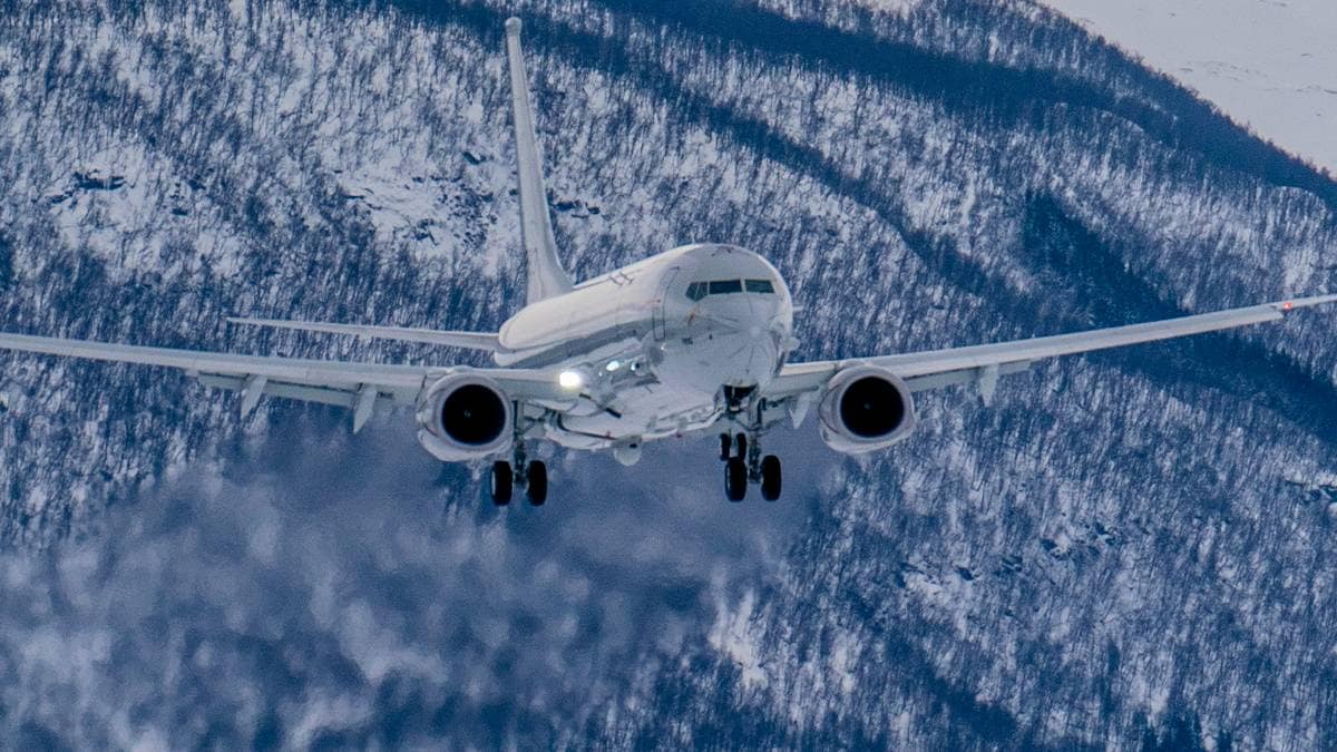 Militærfly punkterte under landing – Evenes lufthavn stengt