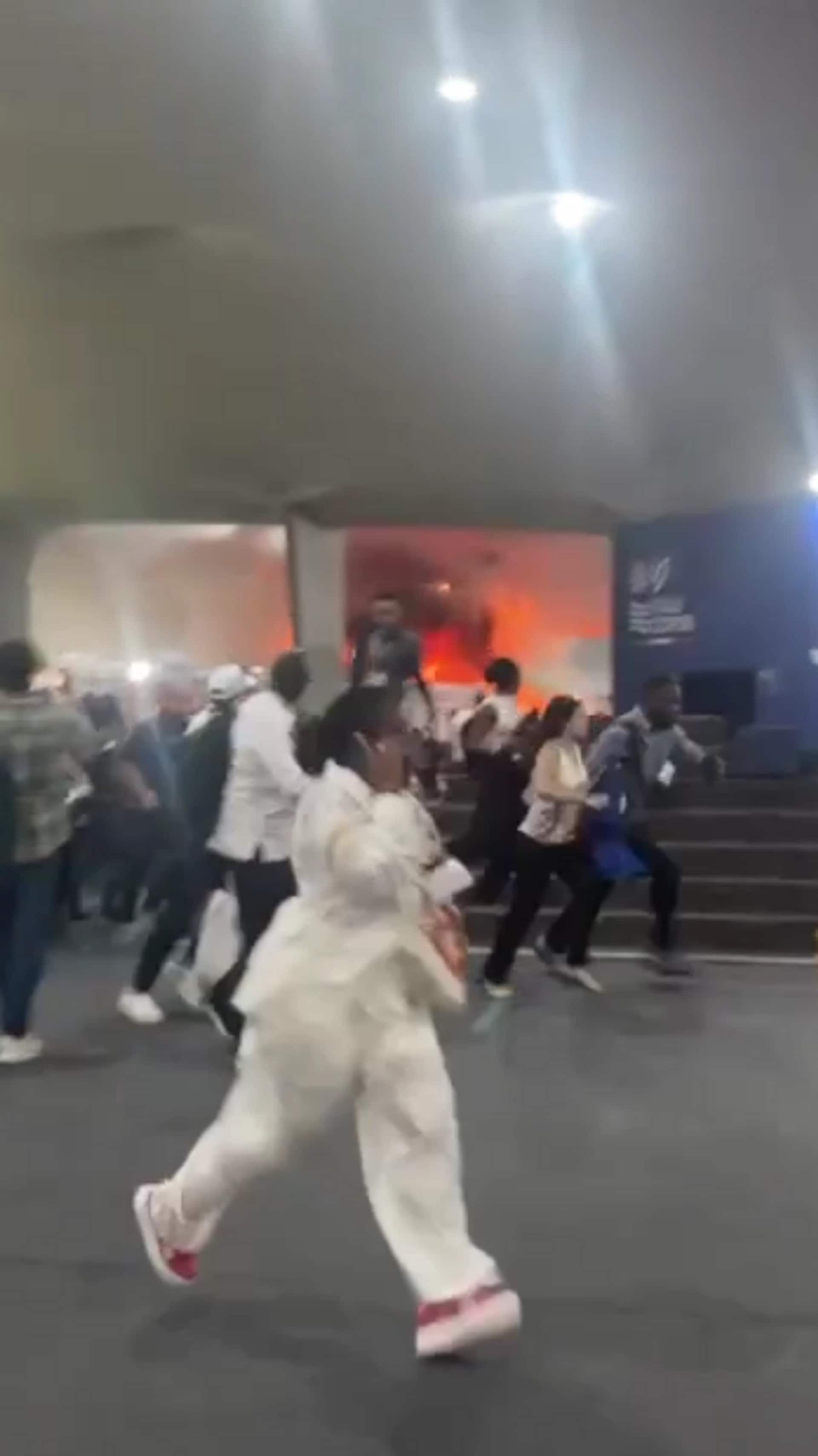 Brann inne på konferansesenteret i Belém