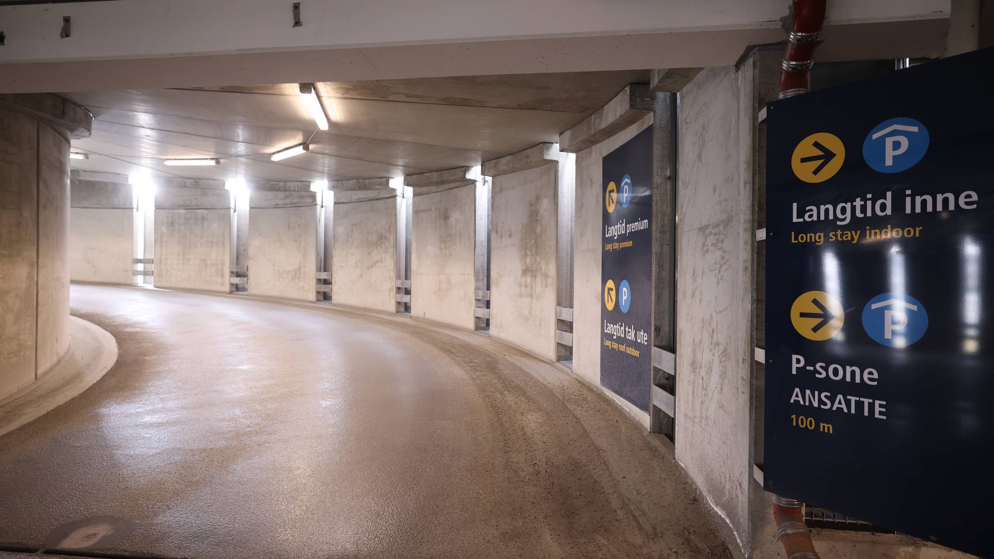Parkeringshuset på Trondheim lufthavn Trondheim