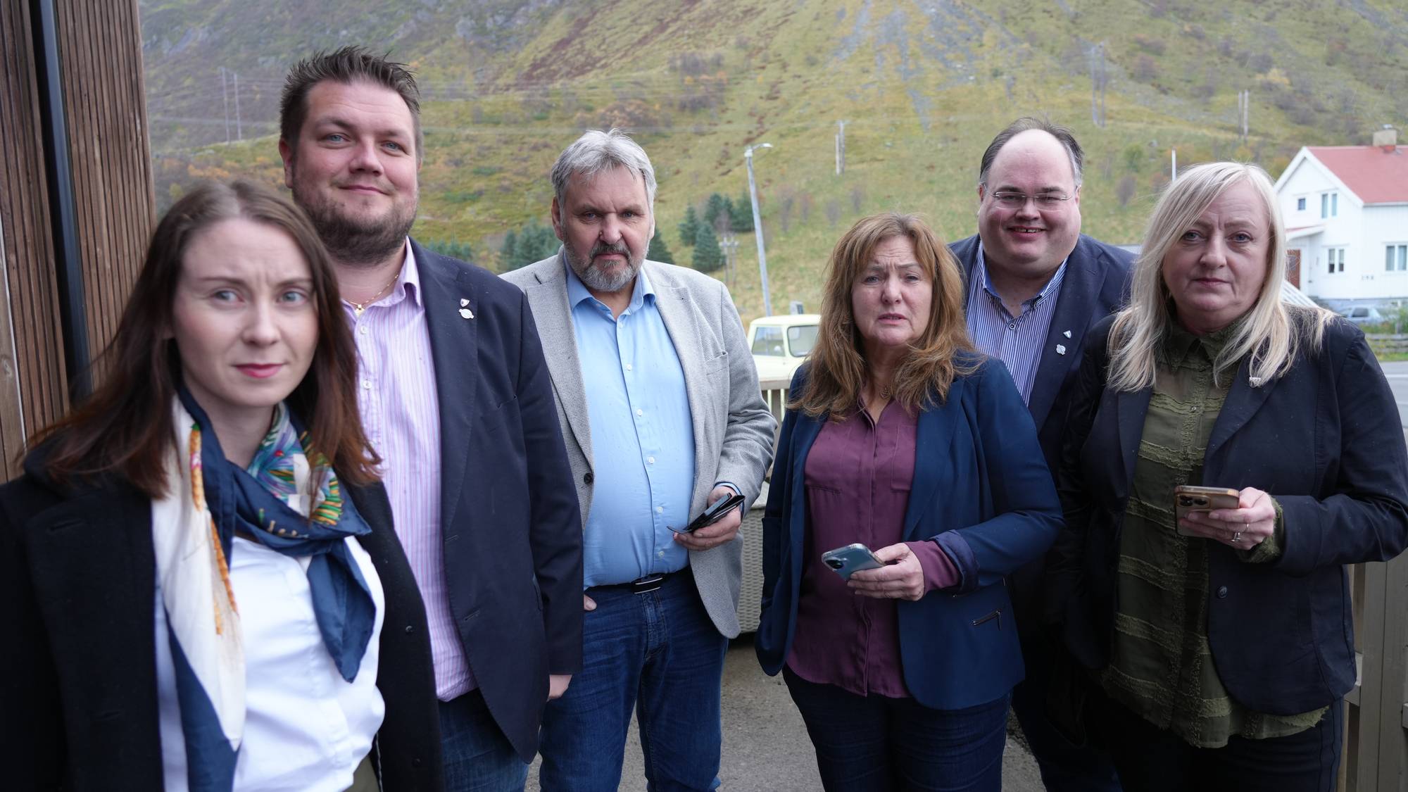 Ordfører Hanna Sverdrup i Moskenes, Jonny Finstad i Vestvågøy, Einar Benjaminsen i Flakstad, Vidar Thom Benjaminsen i Vågan, Susann Berg Kristiansen i Værøy og Elisabeth Mikalsen på Røst er misfornøyde. 
