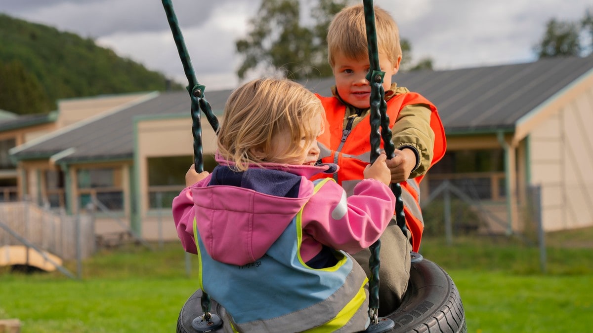 Ronja (2) og Jacob (5) bor i Norges beste kommune for barn og unge