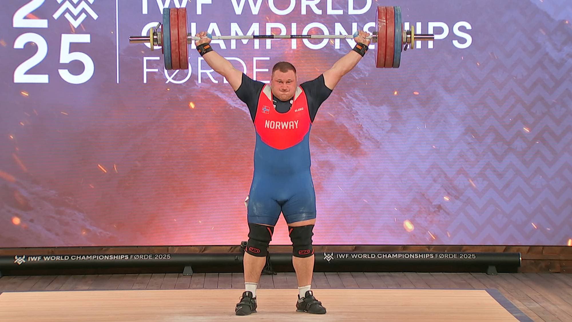 Ragnar Holme løfter 173 kg (rykk) under VM i vektløfting 2025 i Førde.