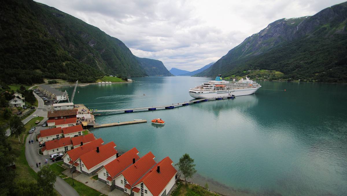 Oddvar Røysi har selt cruisekaien – NRK Vestland