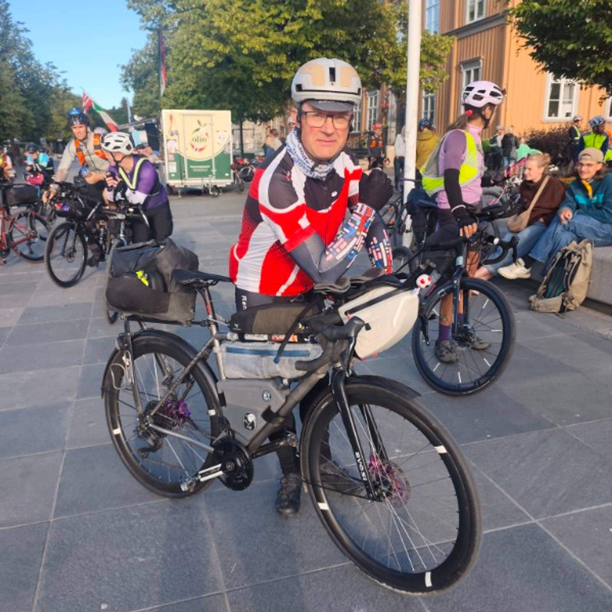 Viggo Vea ves startstreken på "The transcontinental race"