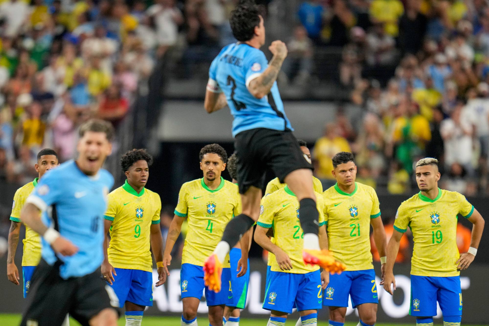 Uruguay jubler for seier mot Brasil etter straffesparkkonkurranse i Copa America 2024. 