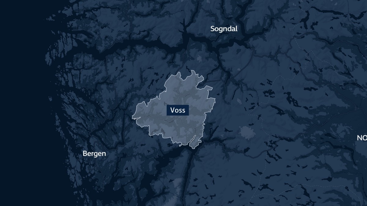Stor redningsaksjon etter nedkjølt mann på Voss – helikopter på vei