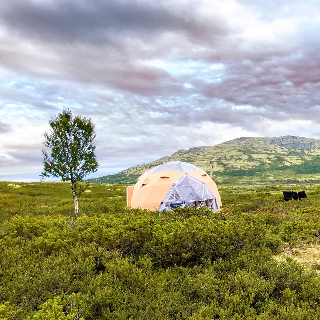 Arctic Dome Rondane er et oppvarmet luksustelt, med komfortable senger.