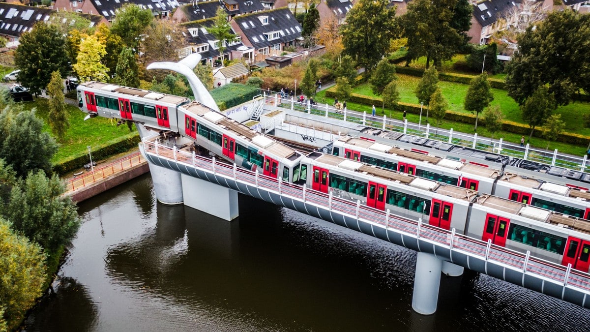 Subway car was on its way down a cliff in Rotterdam – rescued by “whales” –  NRK Urix – Foreign news and documentaries