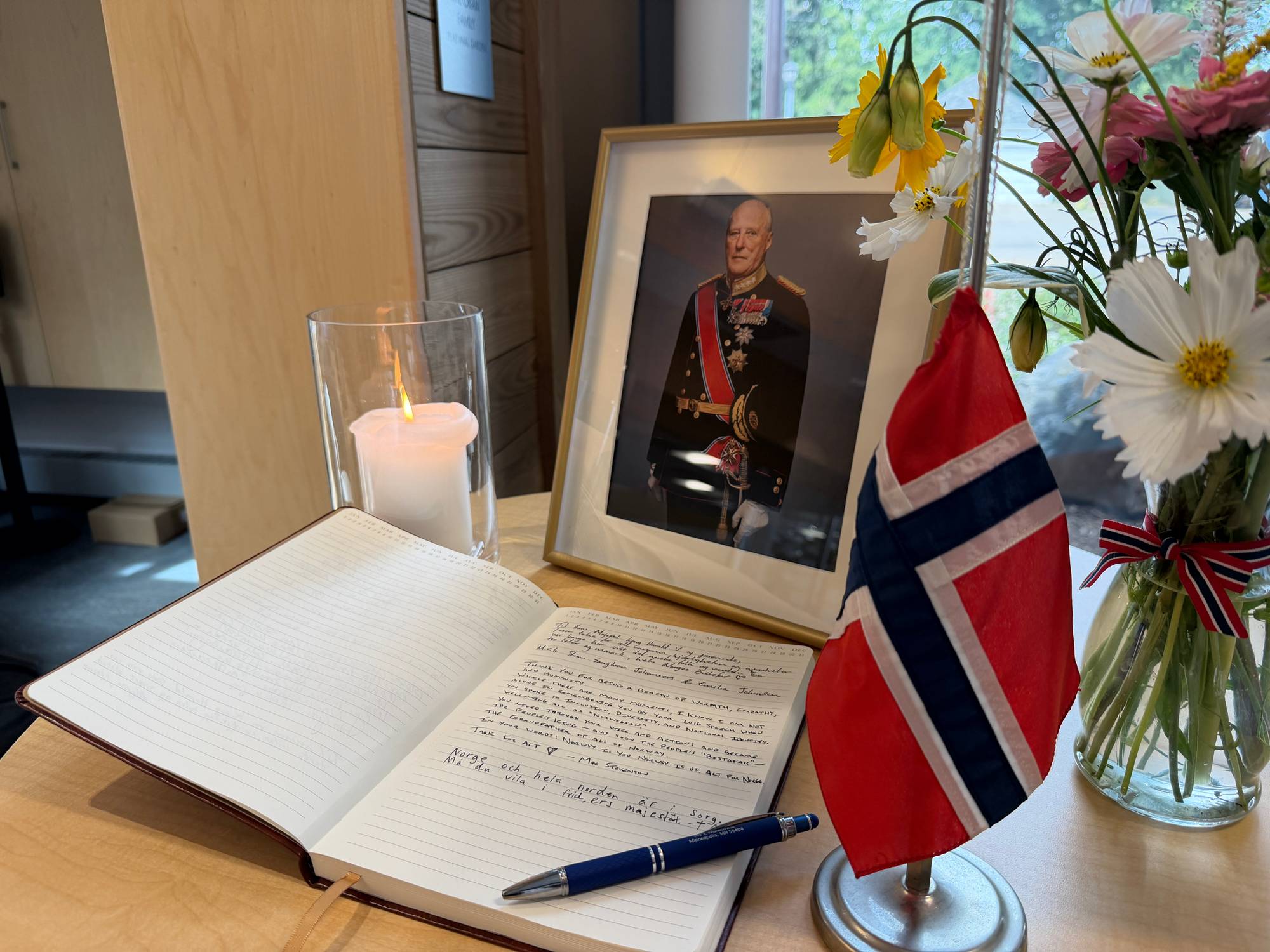 Folk kan komme til Norway House i Minneapolis for å skrive en siste hilsen i kondolanseprotokollen.