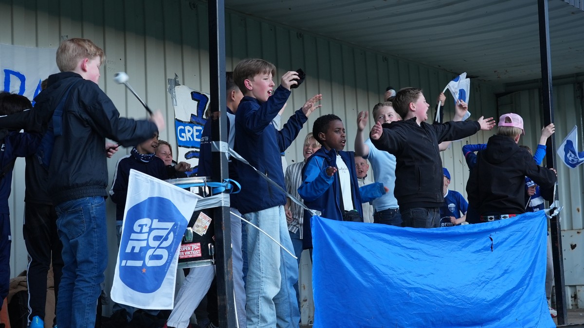 Bluss og brøl – no inntar «ultras» breiddefotballen