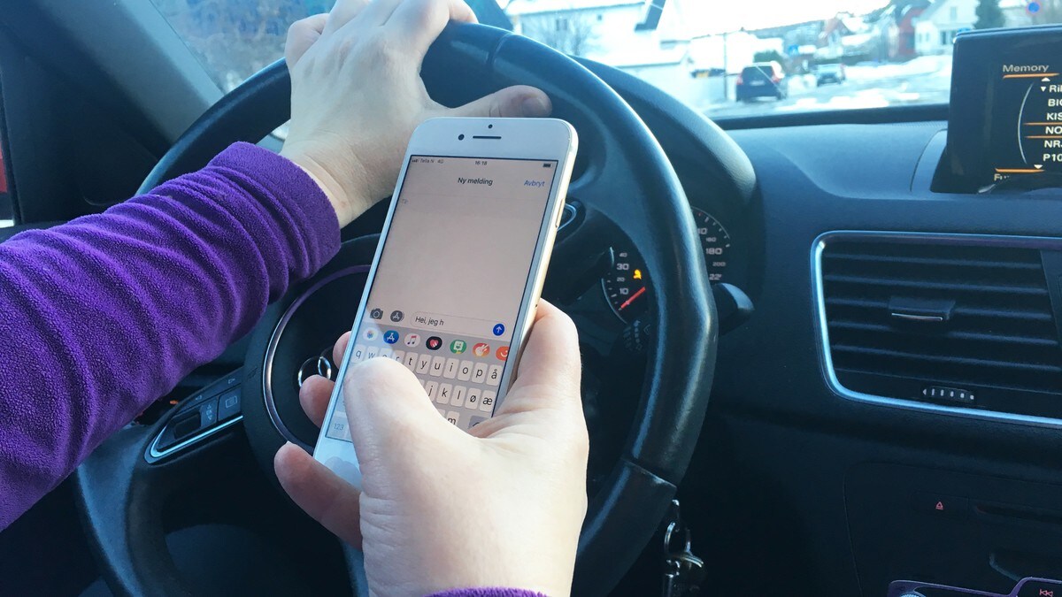 Frikjent for mobilbruk fordi bilen ikke var i...