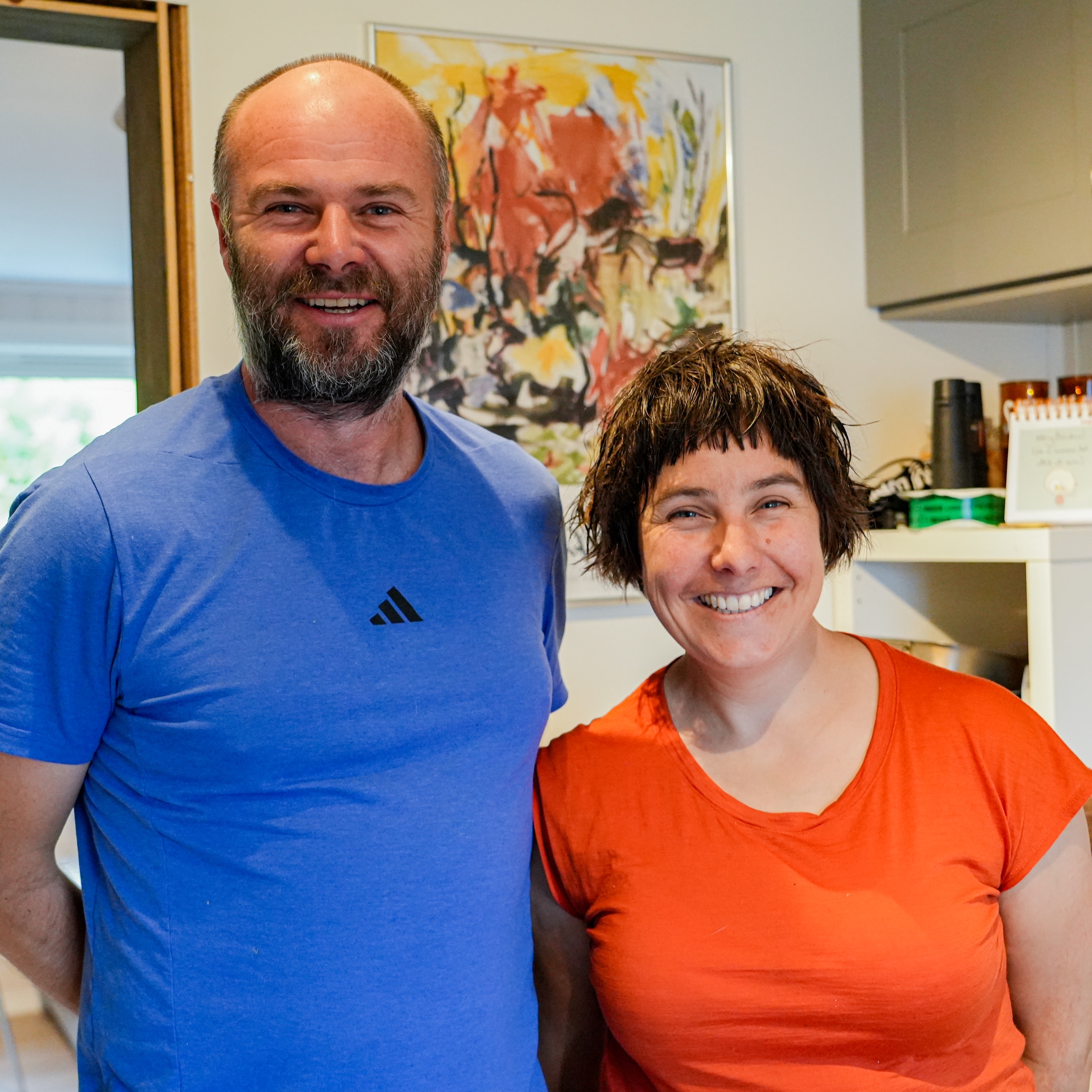 Sissel Stormo holtan og mannen Stian som smiler inn i kamera