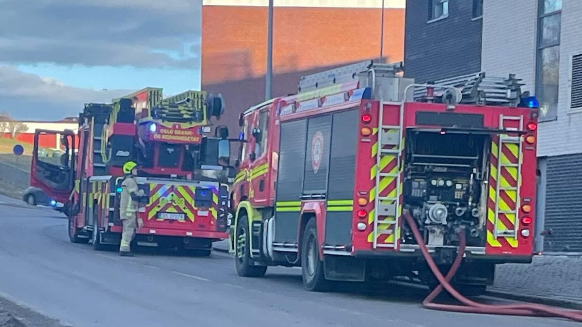 Brann i boligblokk i Lørenskog slukket