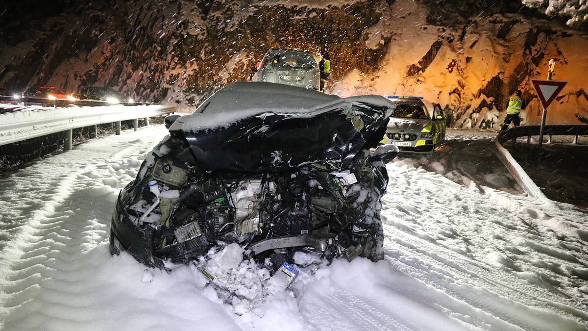 10 injured in frontal collision at Notodden – NRK Vestfold and Telemark – Local news, TV and radio