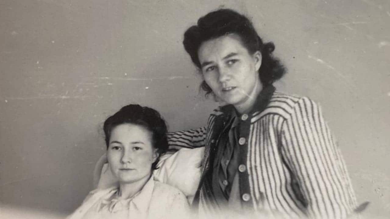 Søstrene Ragnhild og Marie Ravna