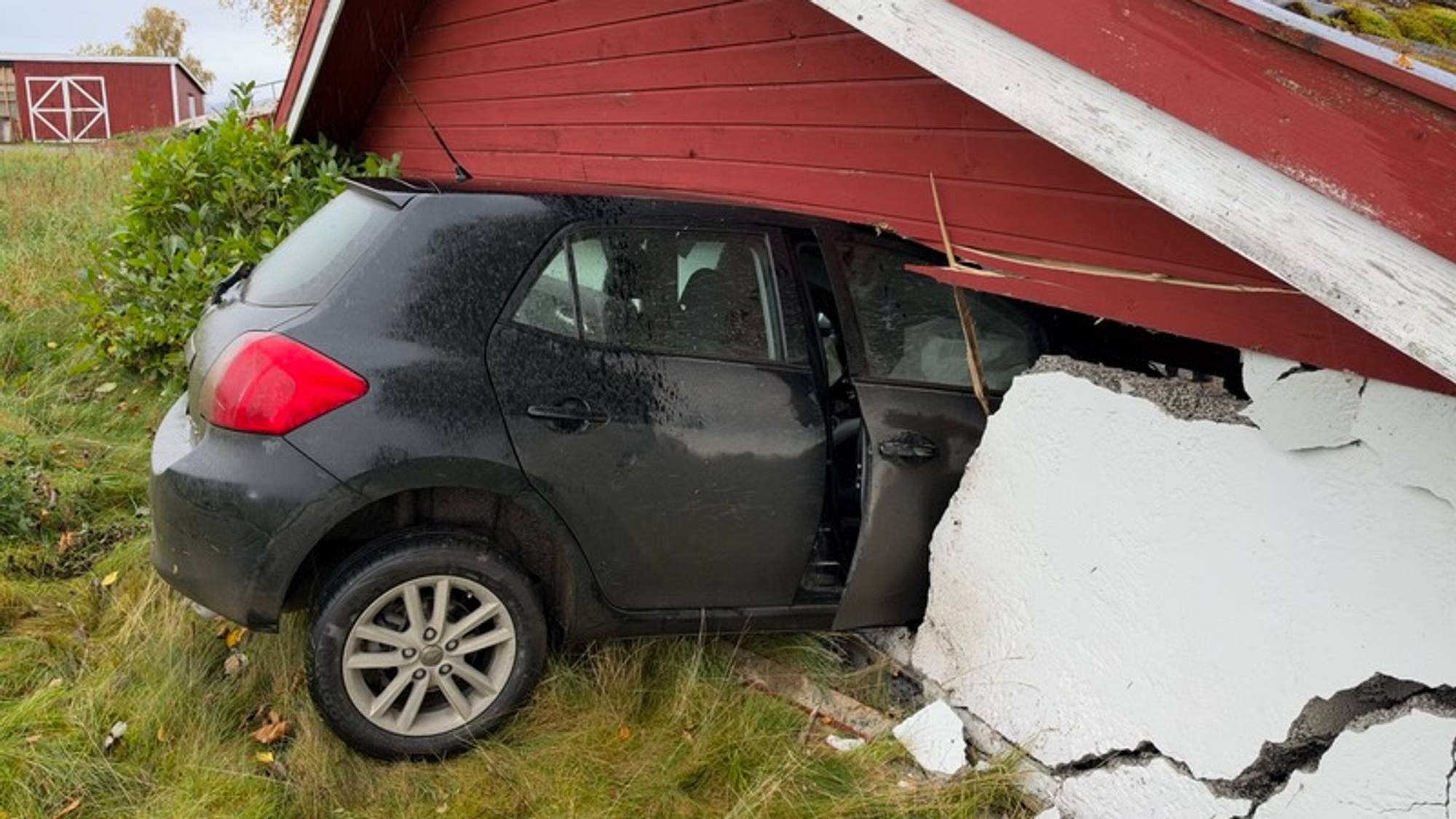 Krasj i en garasje på Frosta