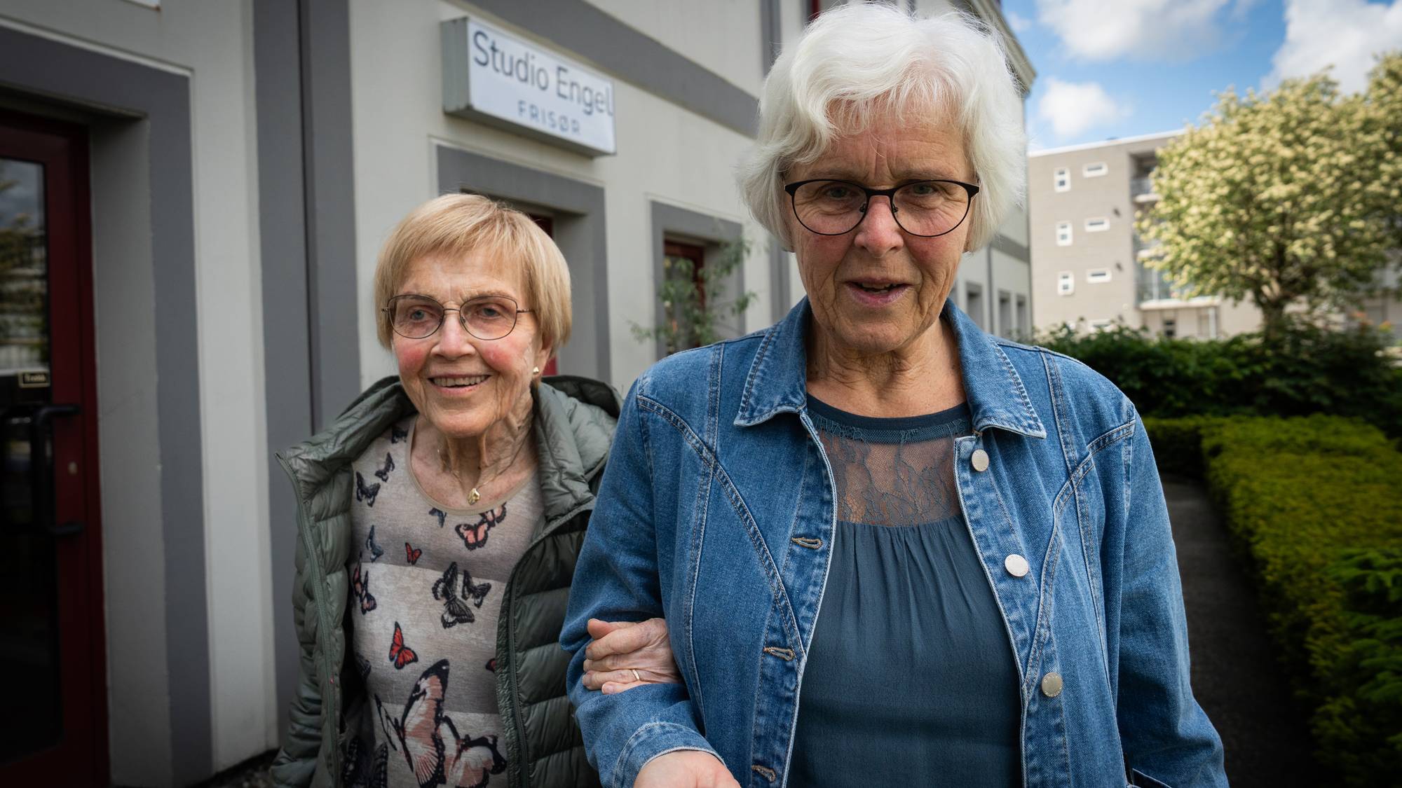 Synnøve Salte hjelpe moren sin