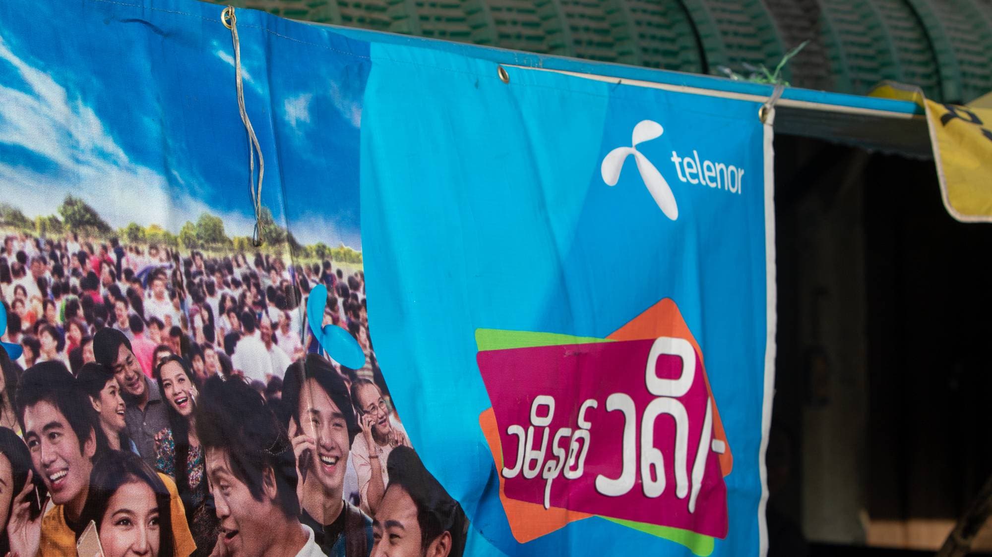 Reklameplakat Telenor 2016 Myanmar 