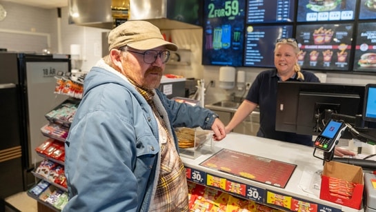 Snart flere hurtigladerstasjoner enn bensinstasjoner