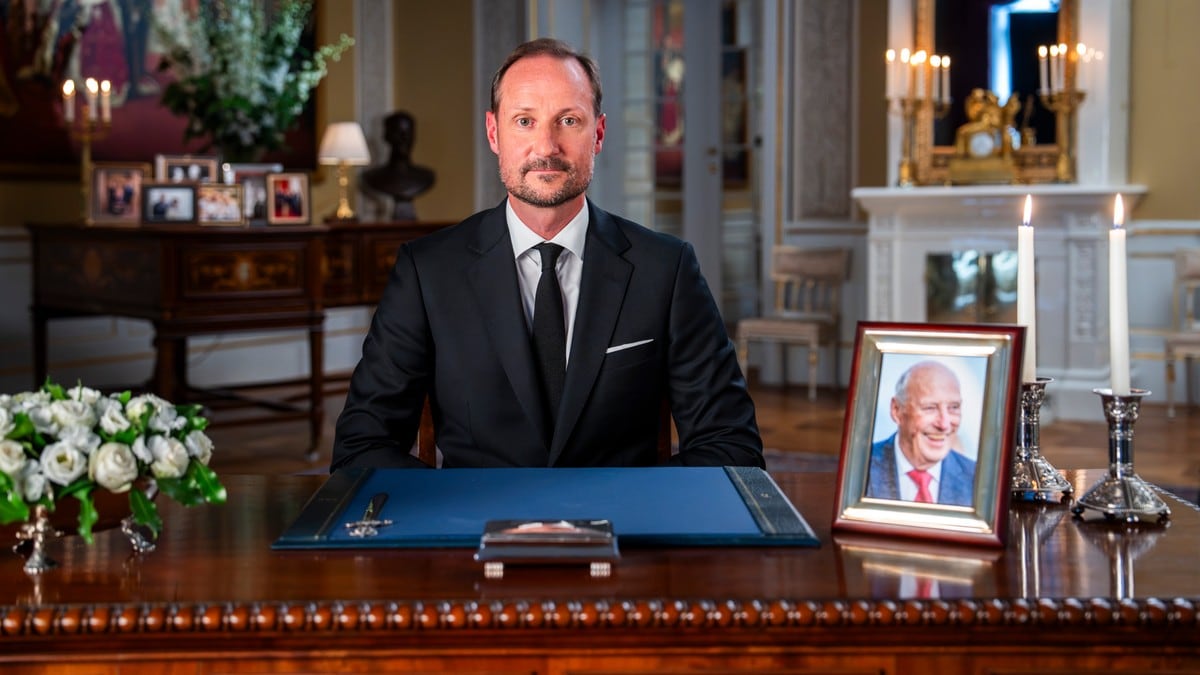 Personlig kong Haakon i sin første tale: – Kjære faren min