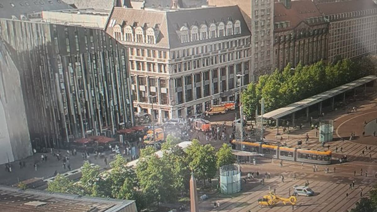 Bil har kjørt inn i folkemengde i Leipzig