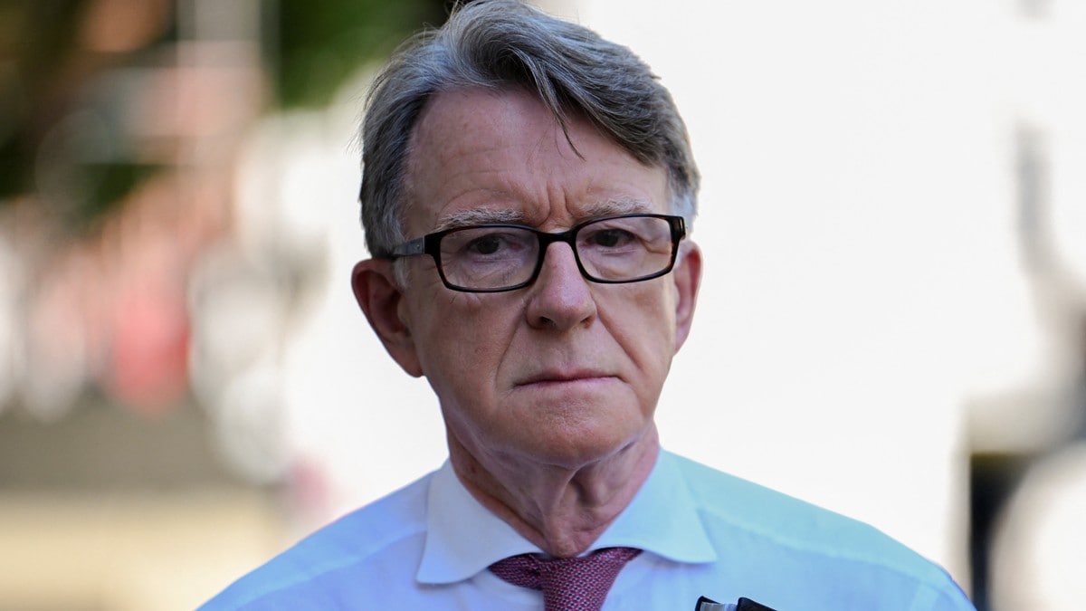 Åpner sak mot Peter Mandelson