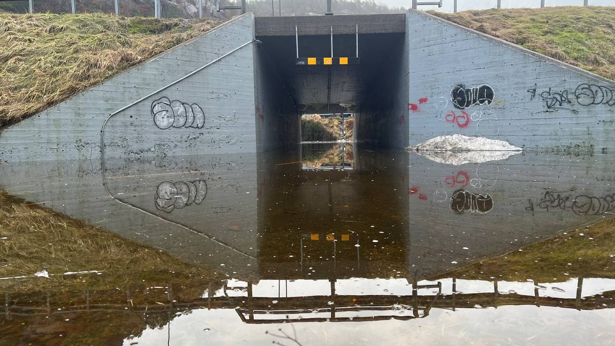 Undergang stengt på grunn av flom