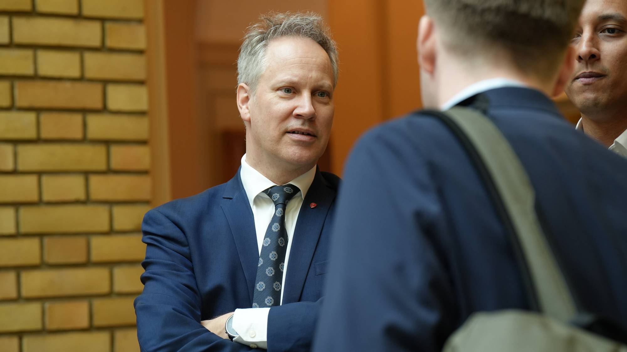 Berre veker etter at «dieselbrølet» stilna, er Stortinget i ferd med å påføre regjeringa eit nytt prestisjenederlag. No kjem «flybrølet».