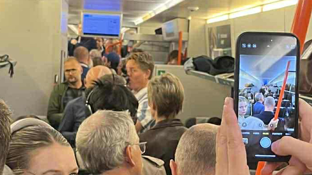 Stappfulle tog på Vestfoldbanen: – Mange ble stående igjen på perrongen