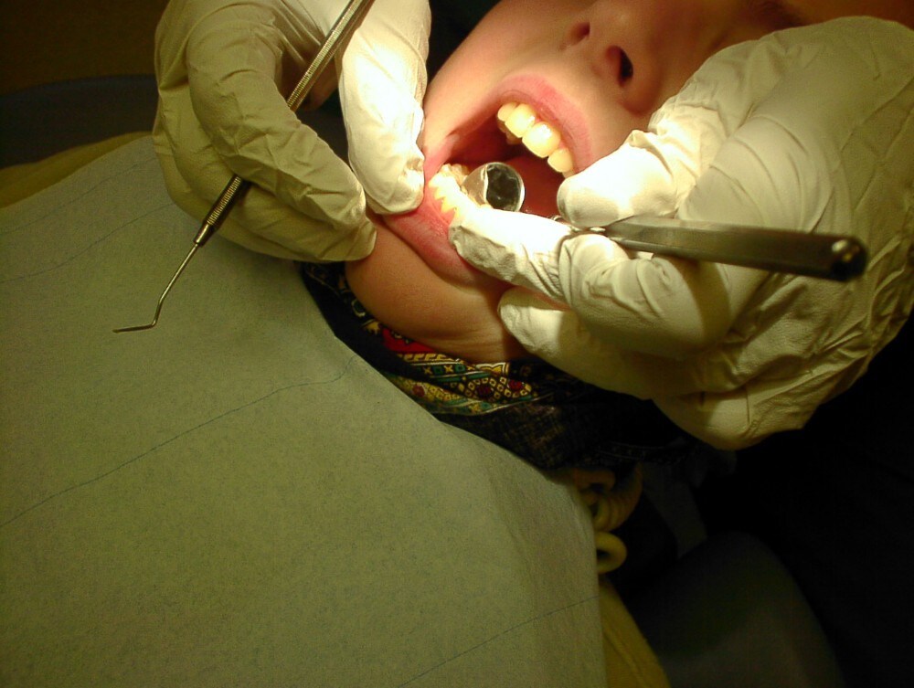 Fylkestannlege: Folk kan fikse tennene sine selv