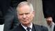 Foto: LEON NEAL / AFP,NTB Bilde av en eldre mann, britiske Jeffrey Archer, i mørk dress og slips. (Bildebeskrivelsen er laget av en KI-tjeneste)