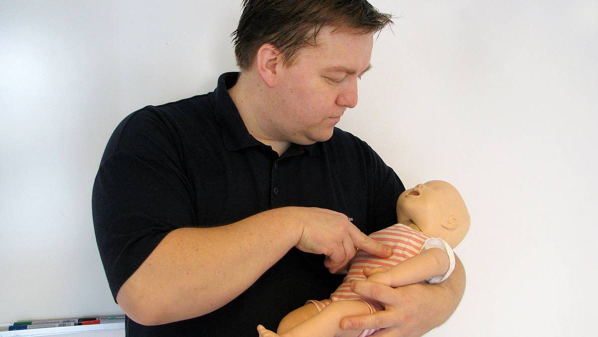 Førstehjelp for pappaer – NRK Vestfold og Telemark – Lokale nyheter, TV ...