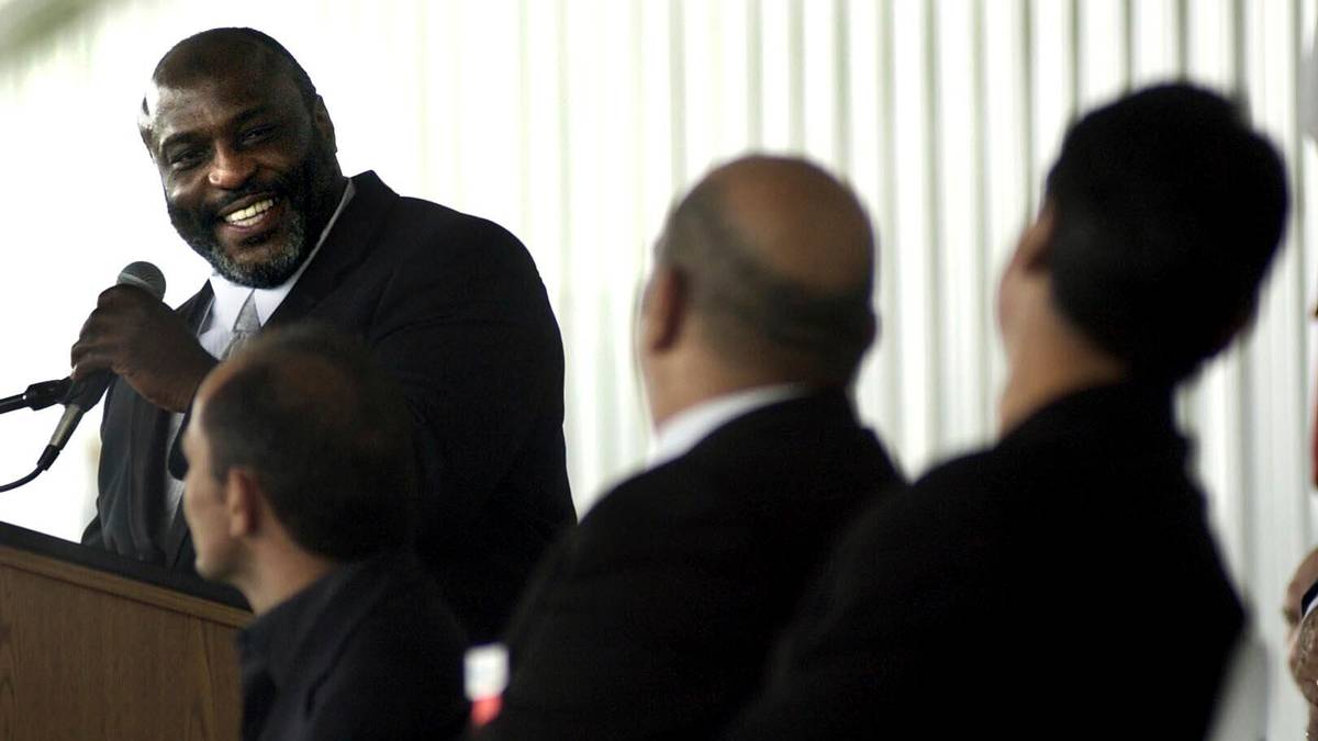 Bokselegenden Dwight Muhammad Qawi er død