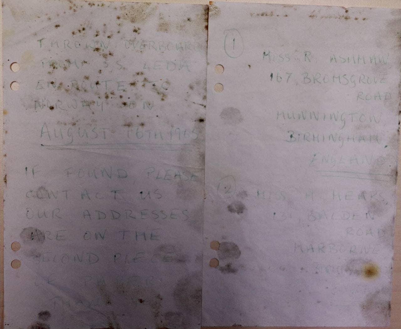 Flaskepost fra to engelske kvinner. Det er vanskelig å lese hva som står, men det kommer frem at brevet ble sendt fra båt på vei til Norge i august 1965.
