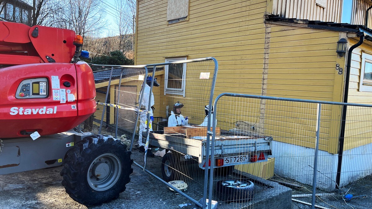 Kvinne kom ut av kjeller i brennende hus. Avdød mann mistenkt