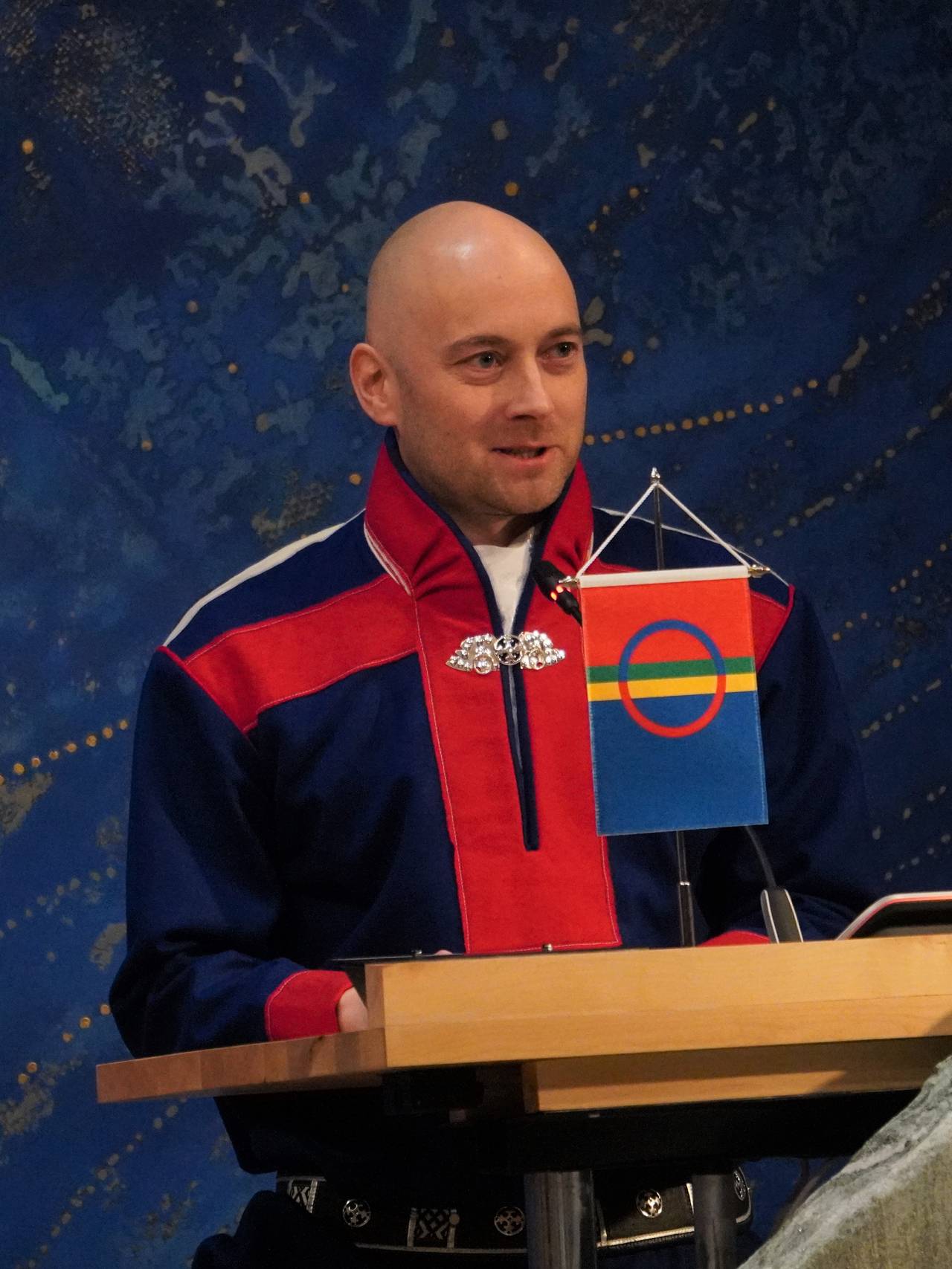 Tom Sottinen taler ved sametingsåpningen i 2021.