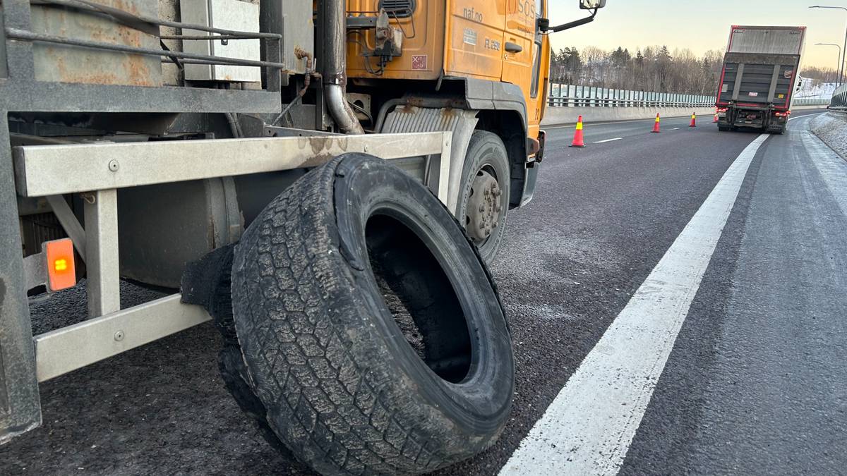 Bolt i veien har satt flere vogntog ut av spill på E18