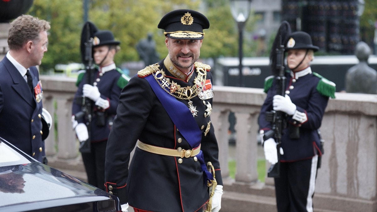 No skal kong Haakon ut i landet – hit går den fyrste reisa