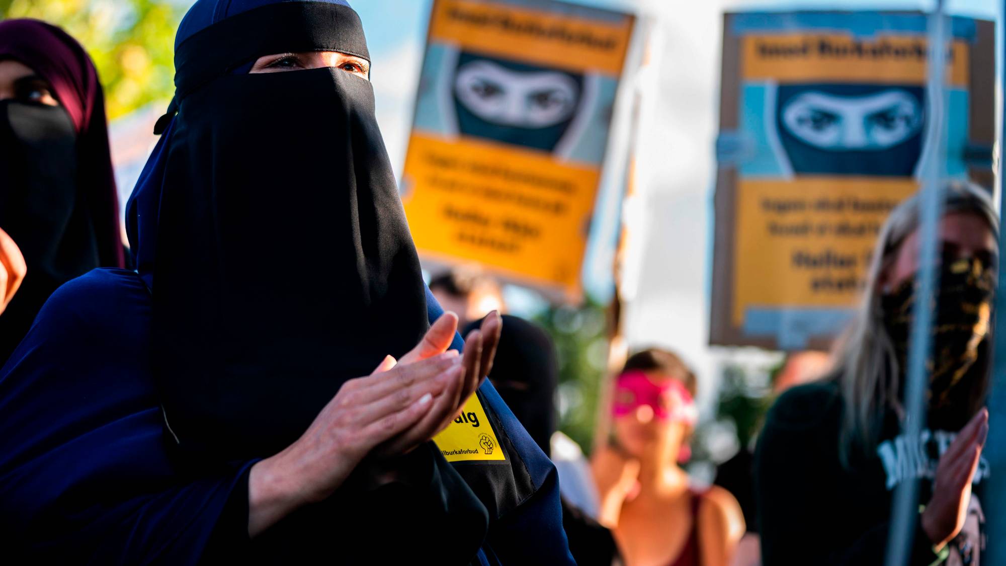 "Kvinder i Dialog" demonstrerer mot nikabforbudet o København i 2018