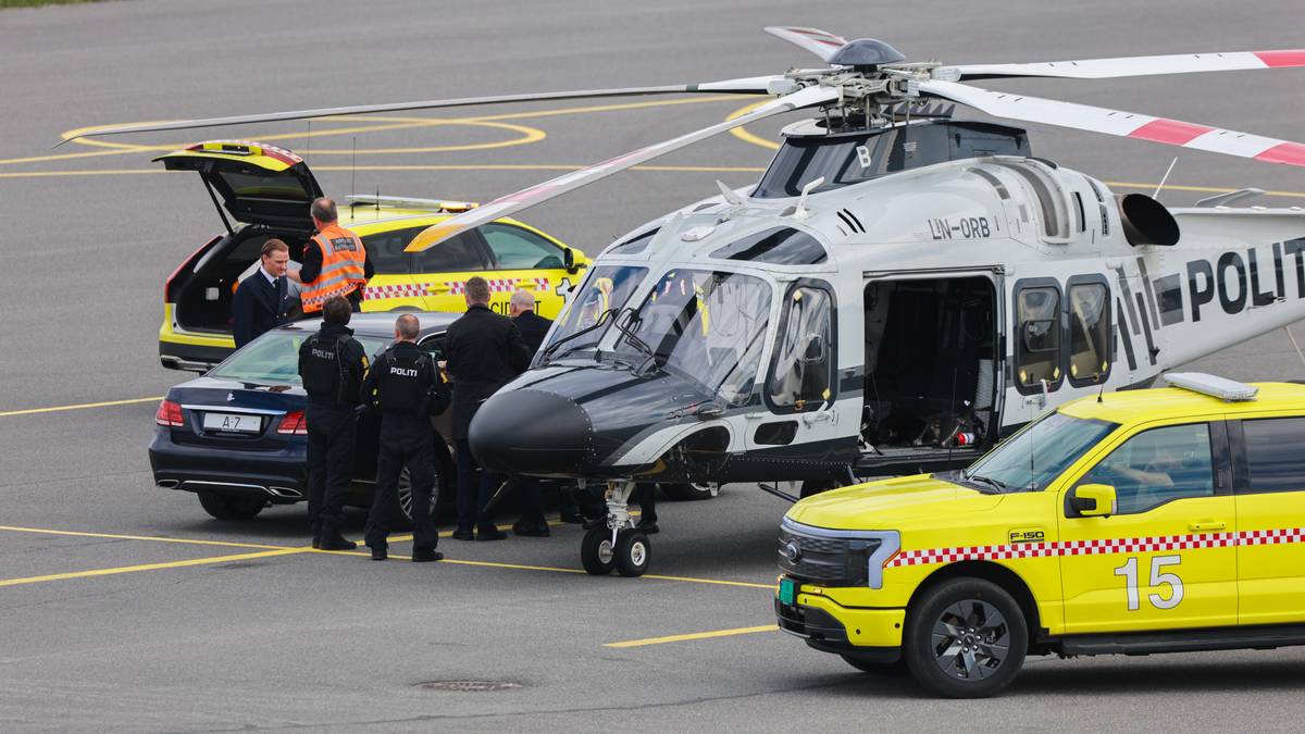 Kongen hentet med helikopter