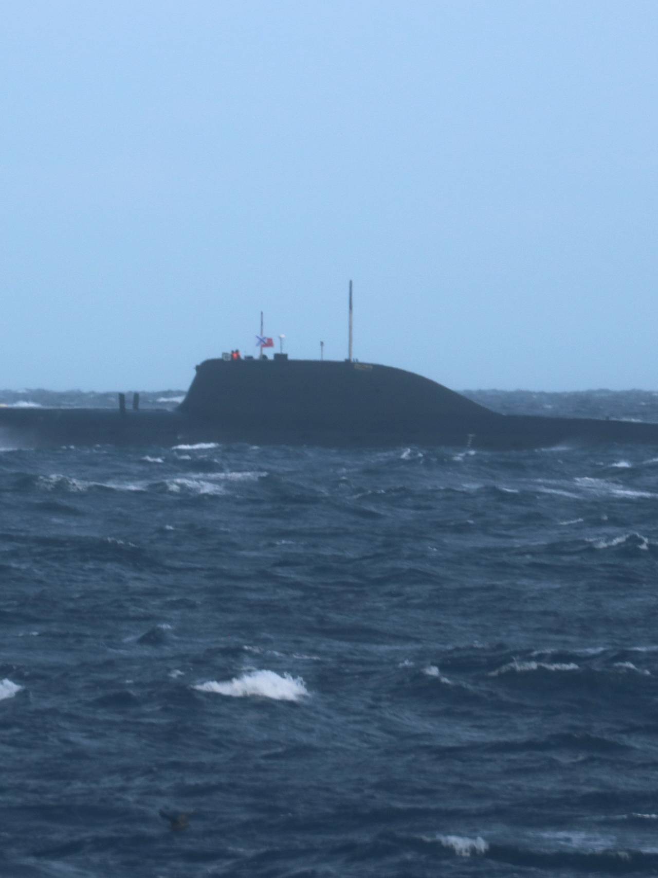 Russisk ubåt øver utenfor norskekysten.
