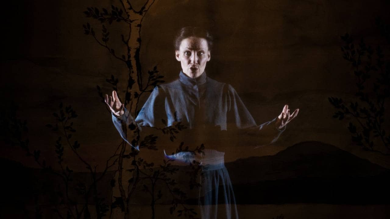 Cecilia Persson i forestillingen fra Åarjelsaemien Teatere og Turnéteatret i Trøndelag om Elsa Laula Renberg