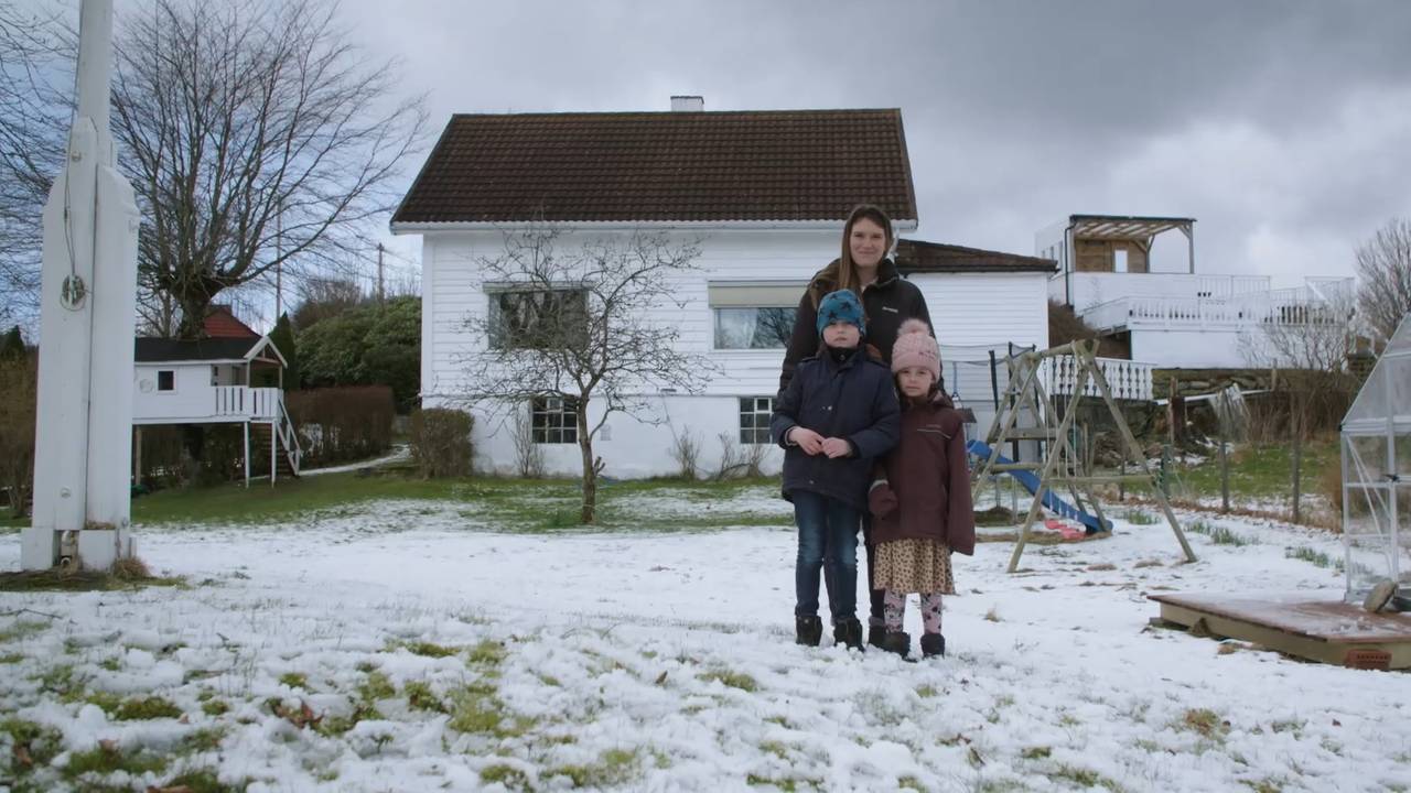 Oliver og Sofie Helena Iversen Walkosz, saman med mamma Solveig Iversen.