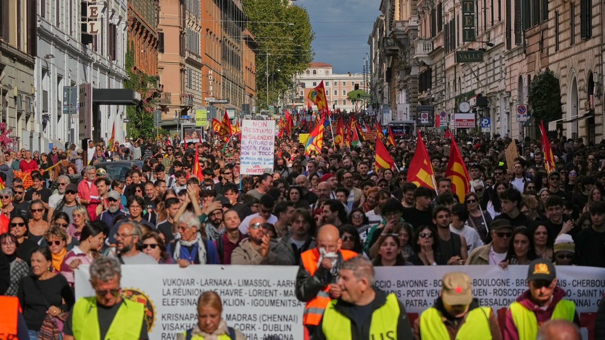 Store demonstrasjoner mot Meloni i Italia