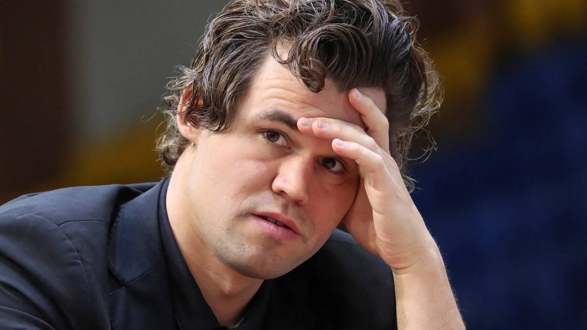 Postaram no r/anarchychess o Magnus Carlsen jogando basquete com a camisa  do Botafogo : r/suddenlycaralho