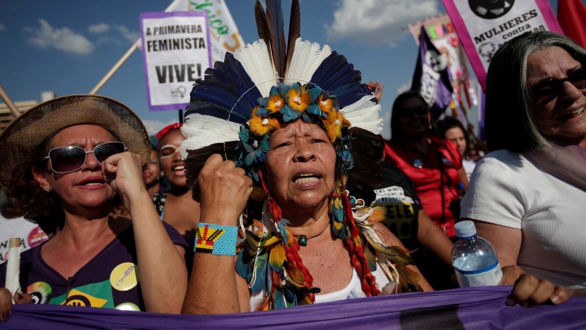 Kvinner demonstrerer mot Bolsonaro
