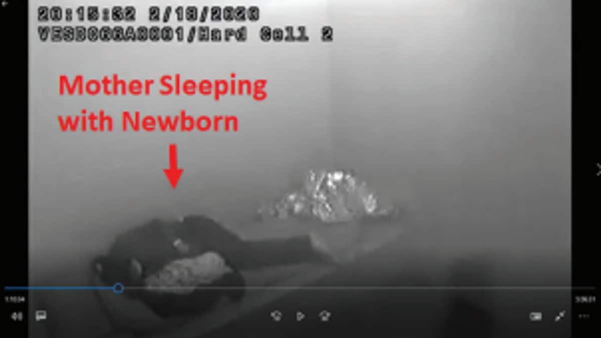 Måtte føde i varetekt – og sove med nyfødt barn i celle