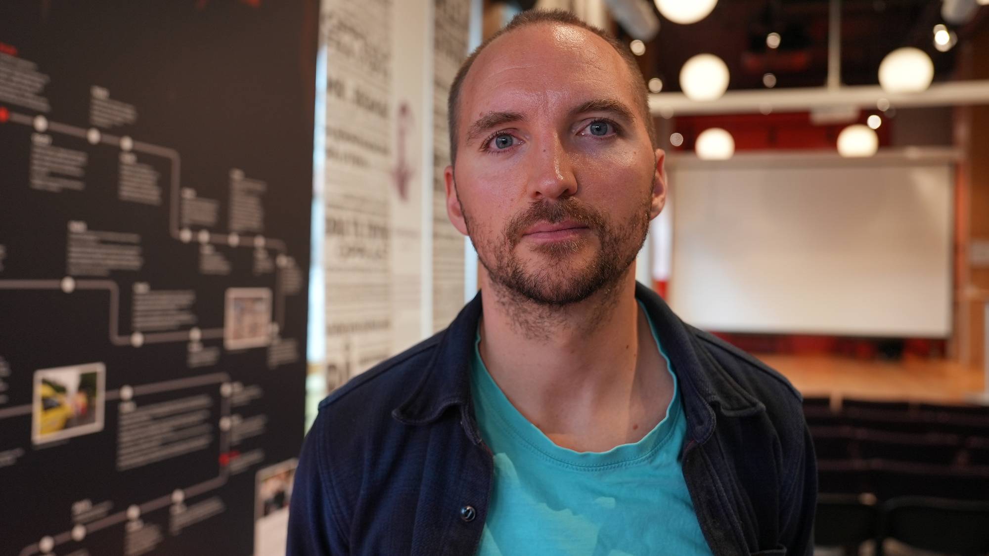 Bildet viser Espen Landgraff Utne. Han har kort mellommørkt hår, skjegg og bart. På overkroppen har han en blå Wolt-skjorte under en mørkeblå jakke.