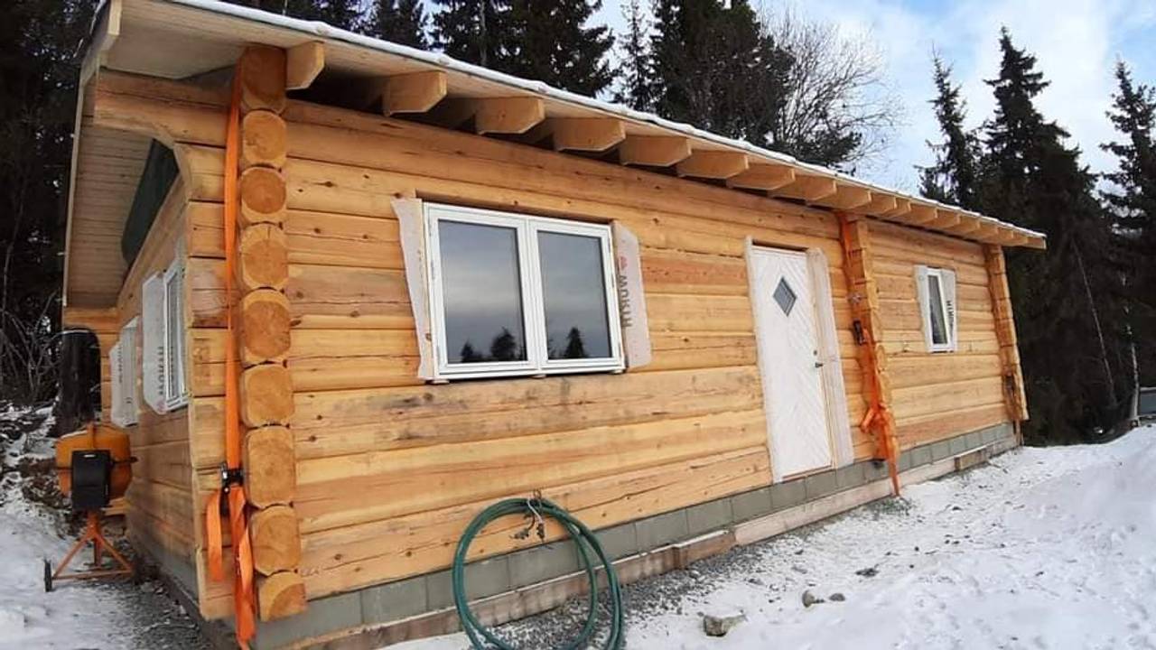 Vinduer og dører stjålet på ei hytte i Valdres.