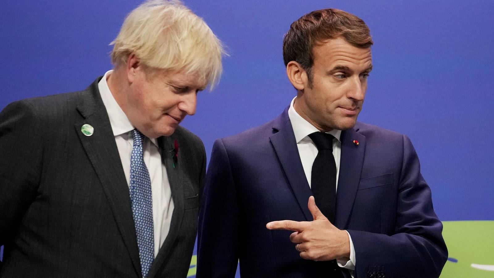 Boris Johnson og Emmanuel <b>Macron</b> skylder på hverandre for migrantkrisen som...